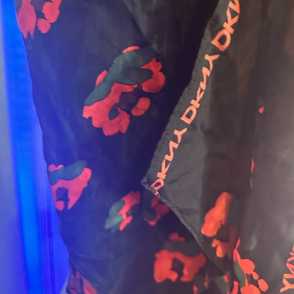 DKNY - Picture 7 of 8